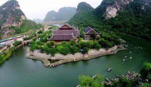 Một khi đã tới Ninh Bình, du khách không thể bỏ lỡ ghé thăm khu danh thắng Tràng An với diện tích hơn 6000ha. 