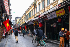 Hà Nội nổi tiếng với 36 phố phường, nơi đây luôn là địa điểm được nhiều du khách tìm đến tham quan và khám phá.