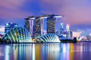 Singapore là đất nước có khí hậu gần giống với các tỉnh miền Nam Việt Nam, nắng nóng quanh năm. 