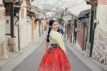 Hanbok là món quà mang đậm bản sắc văn hóa Hàn Quốc