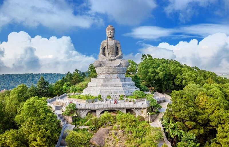 Chùa Phật Tích nằm ở sườn phía Nam núi Phật Tích