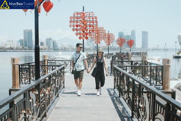 Cầu Tình Yêu - Địa điểm checkin trung thu Đà Nẵng dành cho cặp đôi