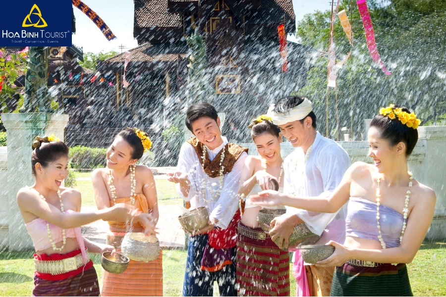 Lễ hội té nước đặc sắc Thái Lan