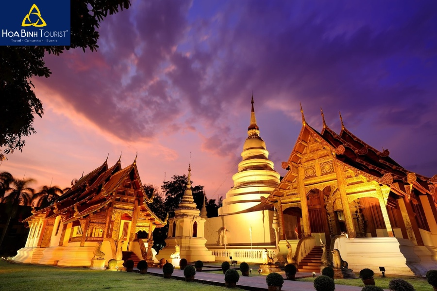 Thành phố Chiang Mai với hàng trăm ngôi chùa Phật giáo