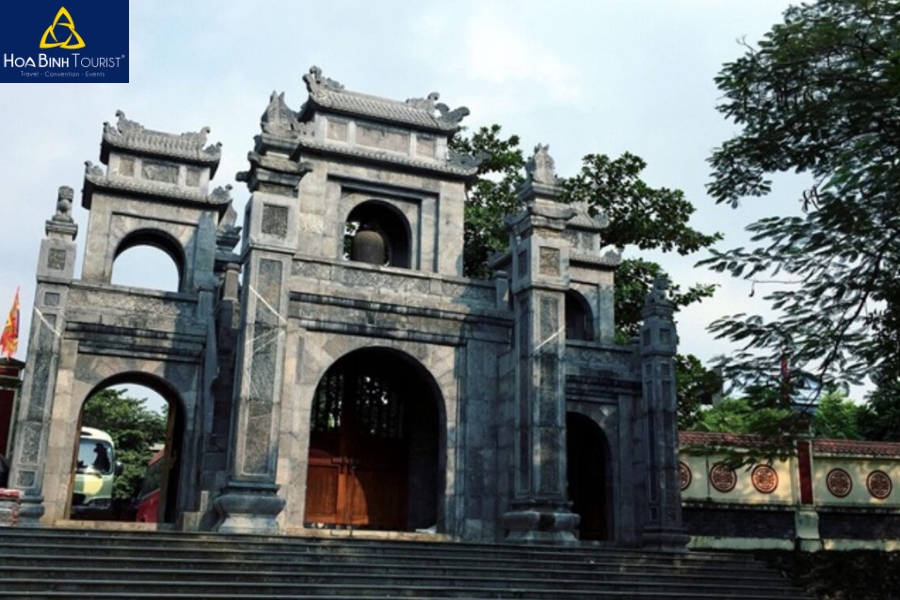 Kiến trúc cổng đền Cô Chín Giếng