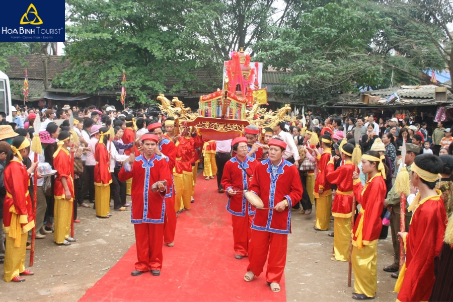 Lễ hội đầu năm tại đền Cô Chín