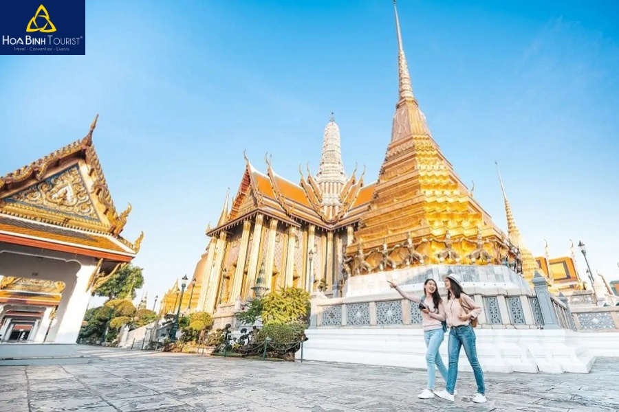 Nên ăn mặc kín đáo khi thăm đền chùa Thái Lan
