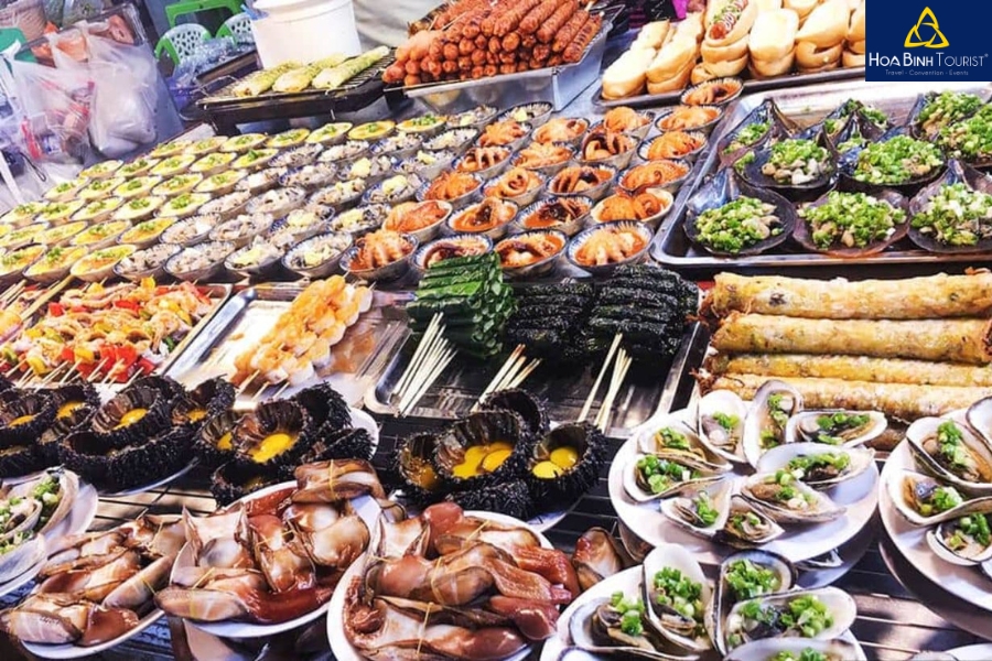 Khám phá thiên đường ẩm thực tại chợ đêm Hạ Long 