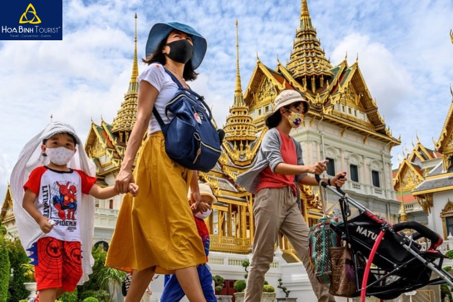 Lựa chọn trang phục phù hợp khi thăm đền chùa hoàng cung Thái Lan