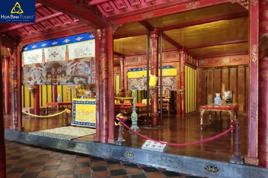 Khu Tẩm Điện nơi thờ vua Minh Mạng và Hoàng Hậu.