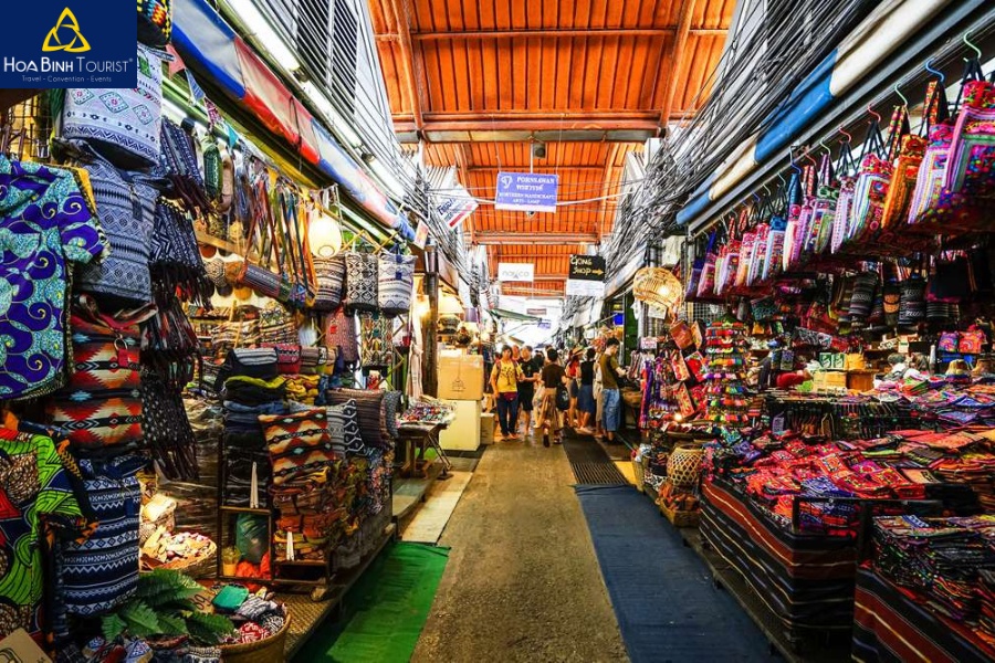 Chợ cuối tuần Chatuchak được coi là thiên đường mua sắm tại thủ đô Bangkok
