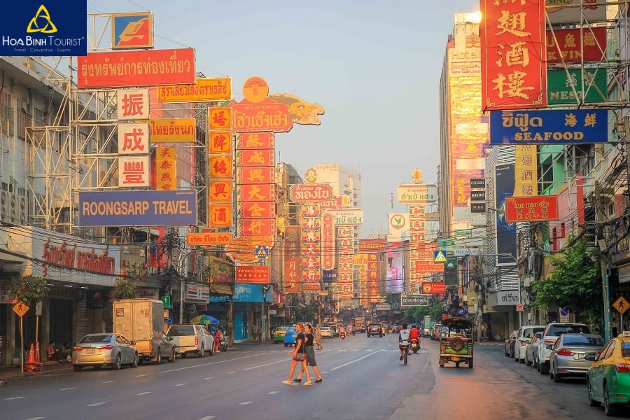 Phố Trung Hoa Chinatown với đa dạng các gian hàng, dịch vụ