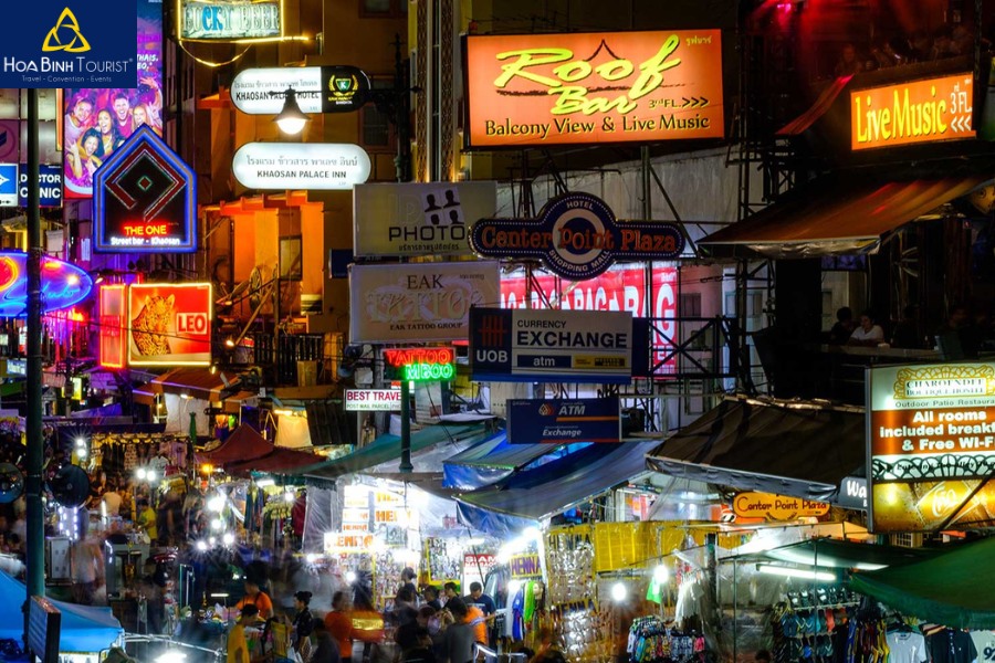 Các khu chợ đêm sôi động là điểm đến không thể bỏ qua khi du lịch Thái Lan