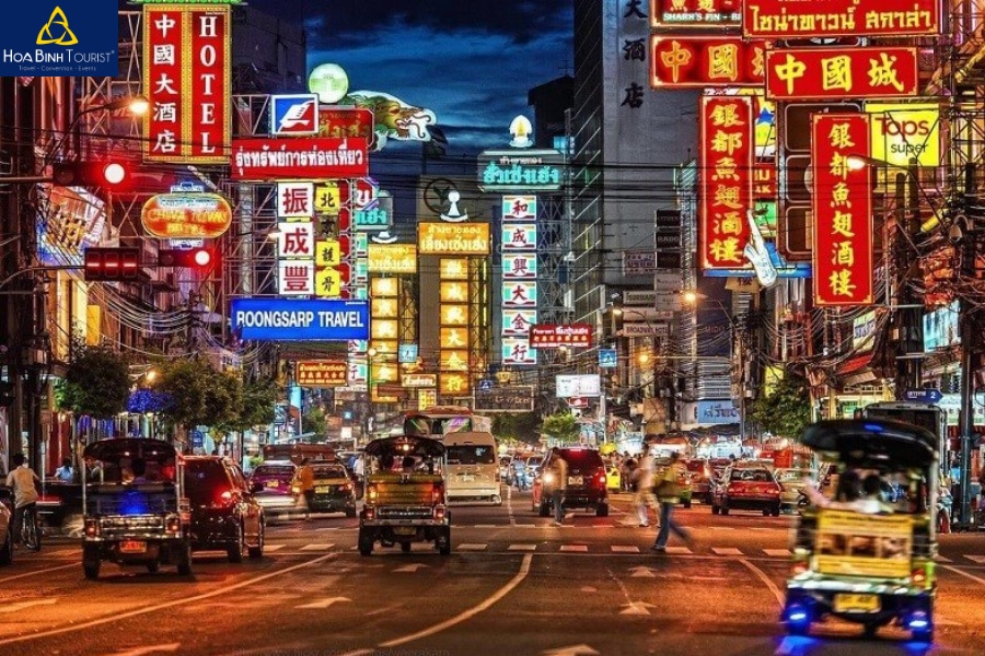 Khu phố China Town là nét văn hóa độc đáo khi du khách tới khám phá Bangkok