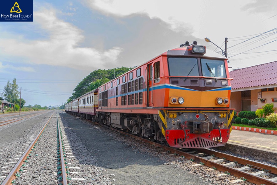 Tàu hỏa là phương tiện di chuyển được nhiều du khách lựa chọn khi đi từ Bangkok đến Pattaya