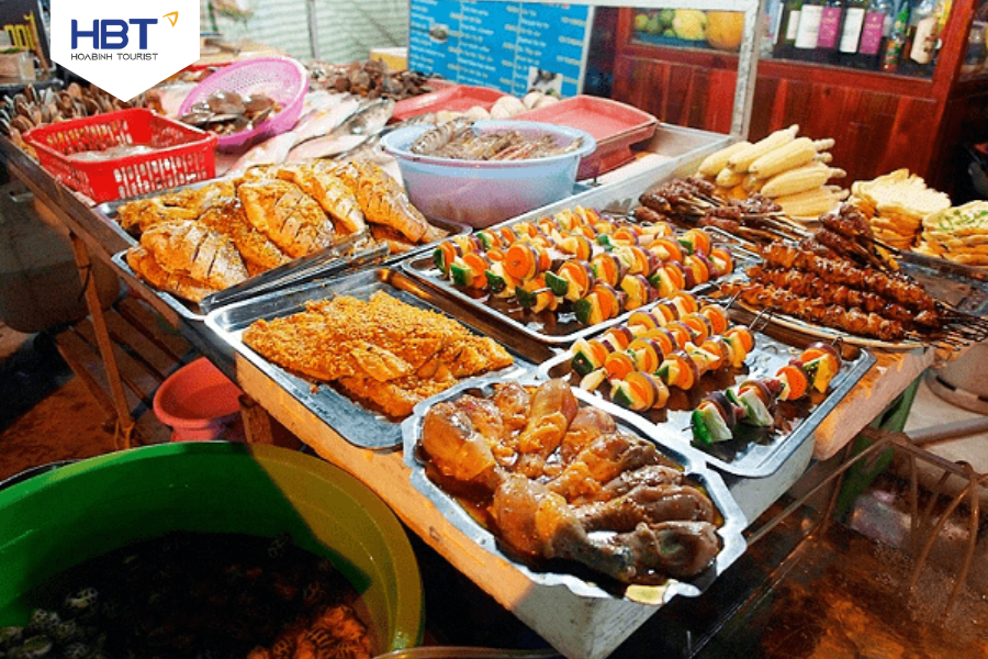 Nha Trang Night Market has many delicious dishes that diners should enjoy