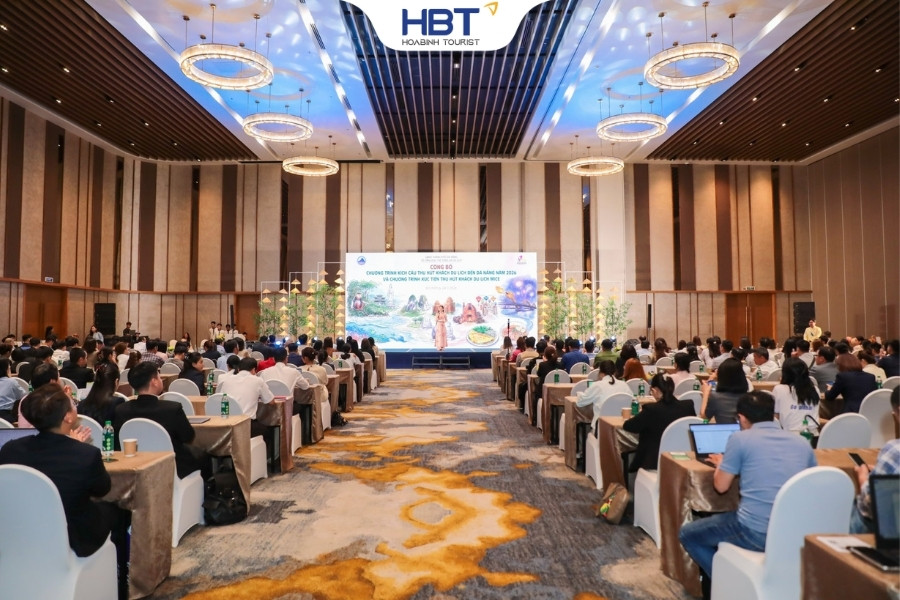 HOABINH TOURIST ĐỒNG HÀNH CÙNG HBG ĐÓN NHẬN CÚP DANH GIÁ "MICE – THE RISING WAVE 2025"
