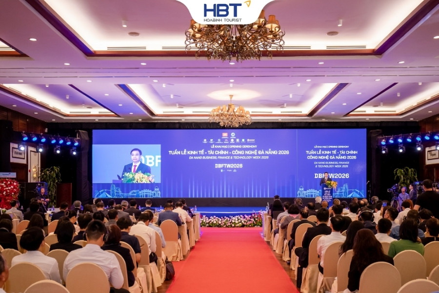 HOABINH TOURIST ĐỒNG HÀNH CÙNG HBG ĐÓN NHẬN CÚP DANH GIÁ "MICE – THE RISING WAVE 2025"