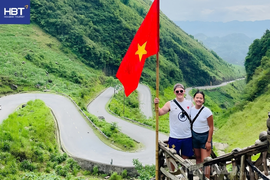 Du khách check - in Đèo Mã Pí Lèng Hà Giang   