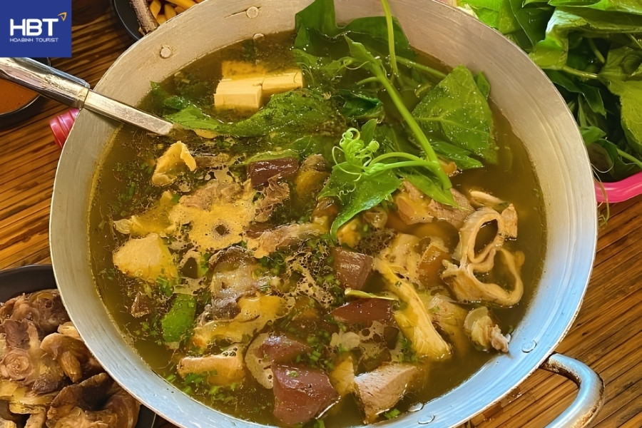 Bánh cuốn nước xương Phố cổ