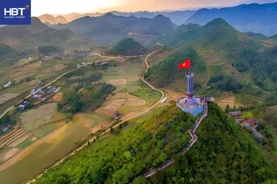 Cột cờ Lũng Cú