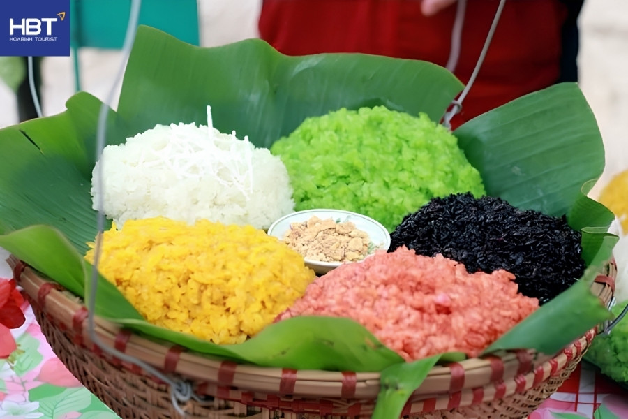 chợ phiên sapa - Xôi ngũ sắc
