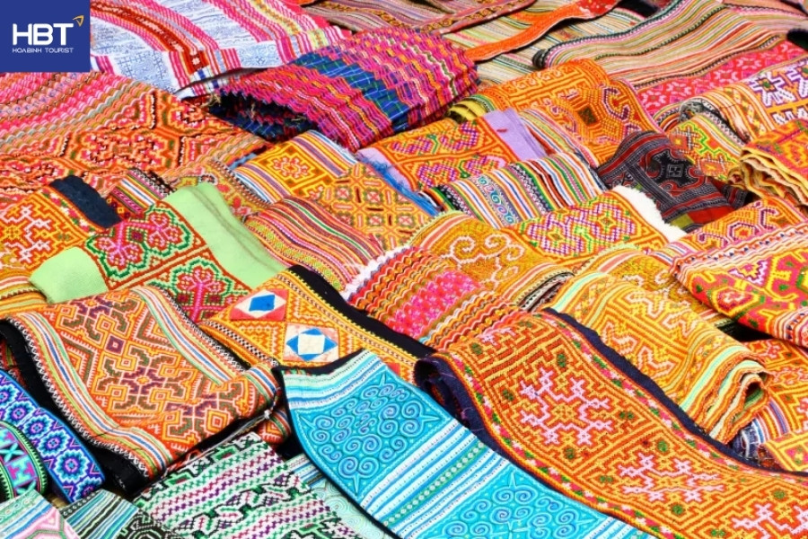 chợ phiên sapa - Thổ cẩm và đồ thủ công