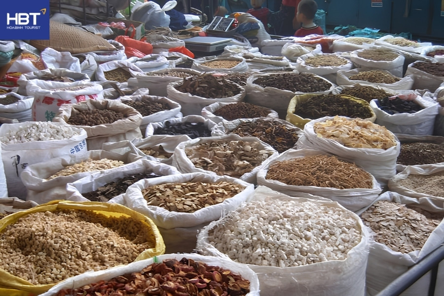 chợ phiên sapa - Gia vị và dược liệu địa phương