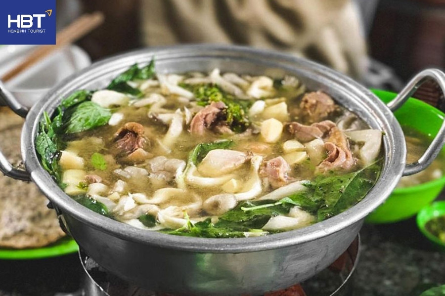đặc sản Đà Lạt - Lẩu gà lá é