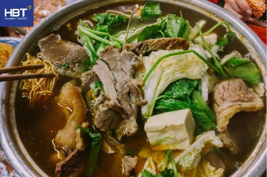 đặc sản Đà Lạt - Lẩu gà lá é