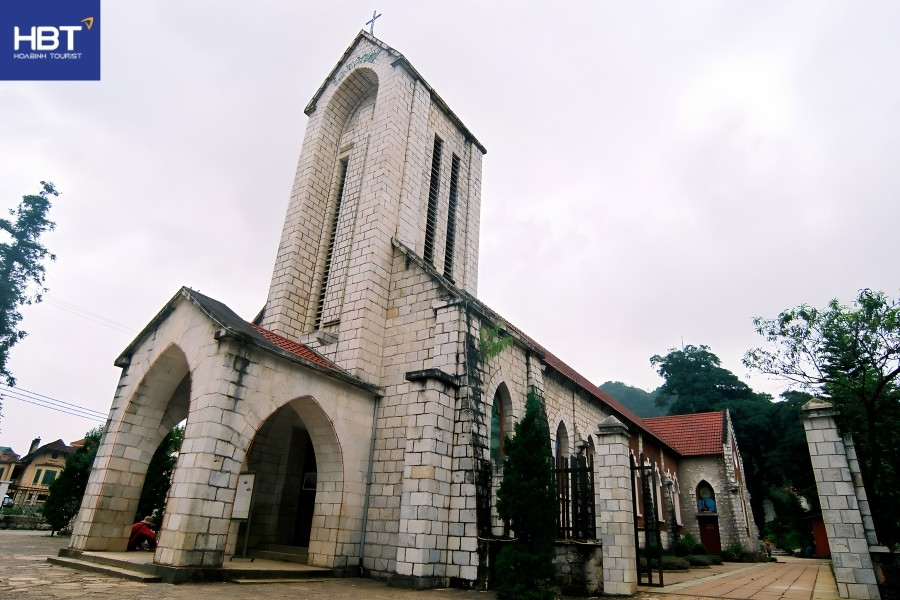 nhà thờ đá sapa