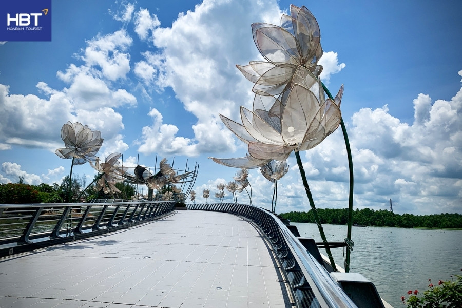 bến ninh kiều - Check-in cầu đi bộ Cần Thơ